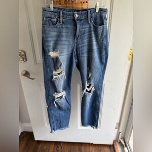 Hollister High Rise Distressed Jeans in Blue